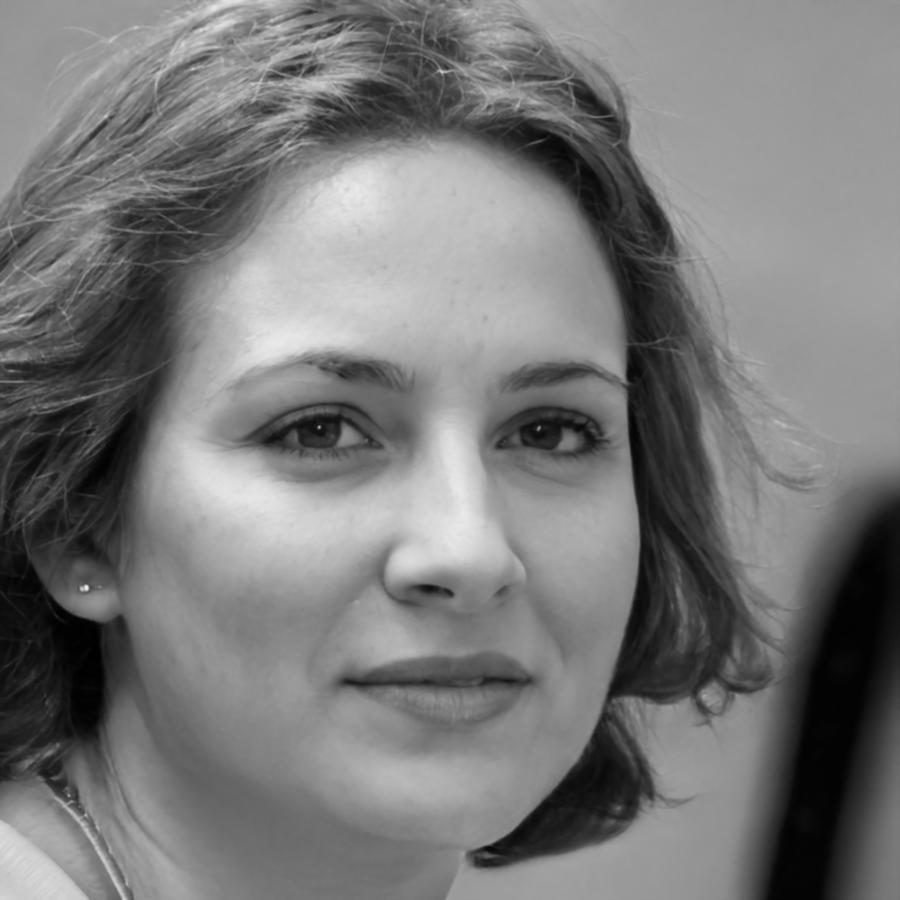 Retrato profesional de Lucía Herrera